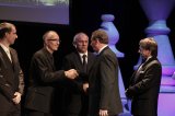 Ing.M.Blanárik, riaditeľ úseku komunikácie odovzdáva v zastúpení predsedu predstavenstva PSS, a. s., Ing. I. Béreša cenu Bytový dom roka 2010<br />autor foto: Roman Skyba