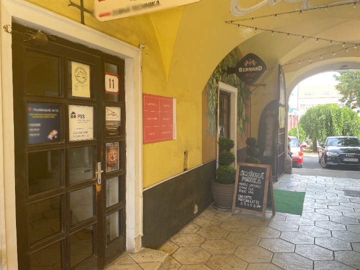 Zlaté Moravce, Nám. A. Hlinku 11