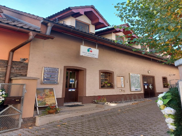 Nová Baňa, Osvety 8